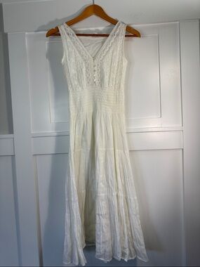 White Graduation Dress - Petite Small
Mlle Gabrielle